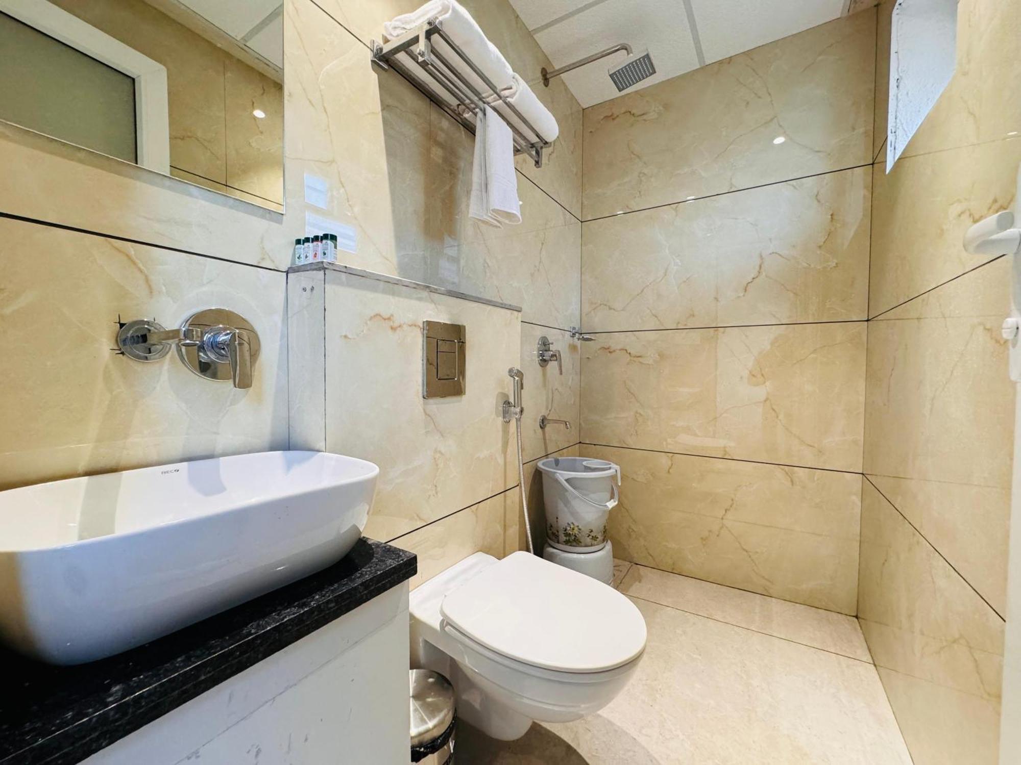 Hotel Rudhav Palace Уджайн Екстериор снимка