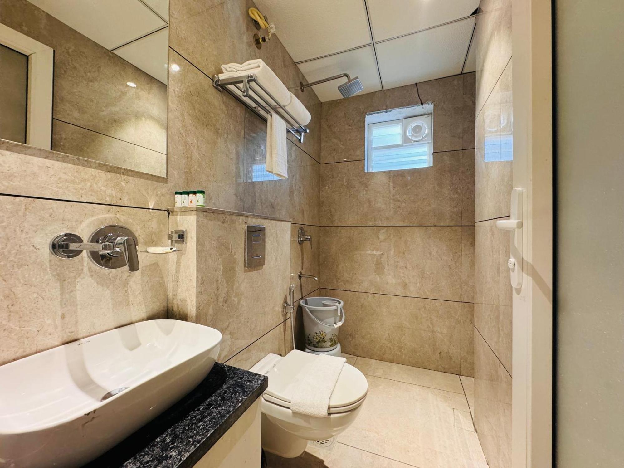 Hotel Rudhav Palace Уджайн Екстериор снимка