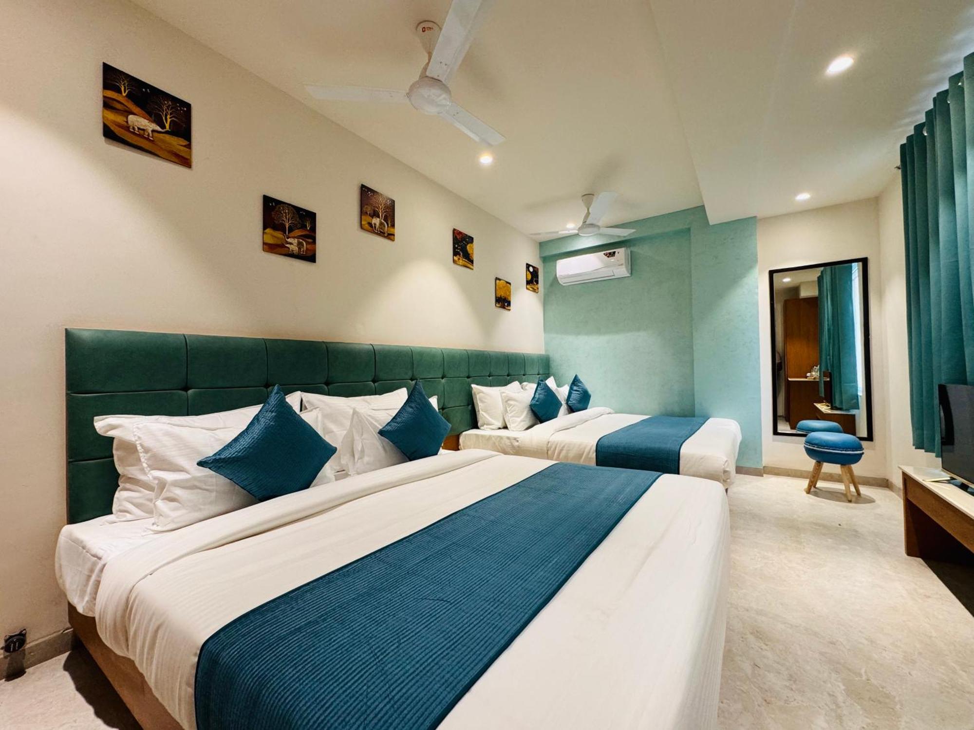 Hotel Rudhav Palace Уджайн Екстериор снимка