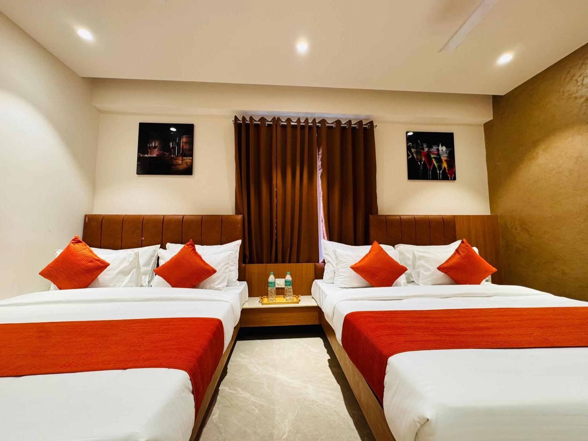 Hotel Rudhav Palace Уджайн Екстериор снимка